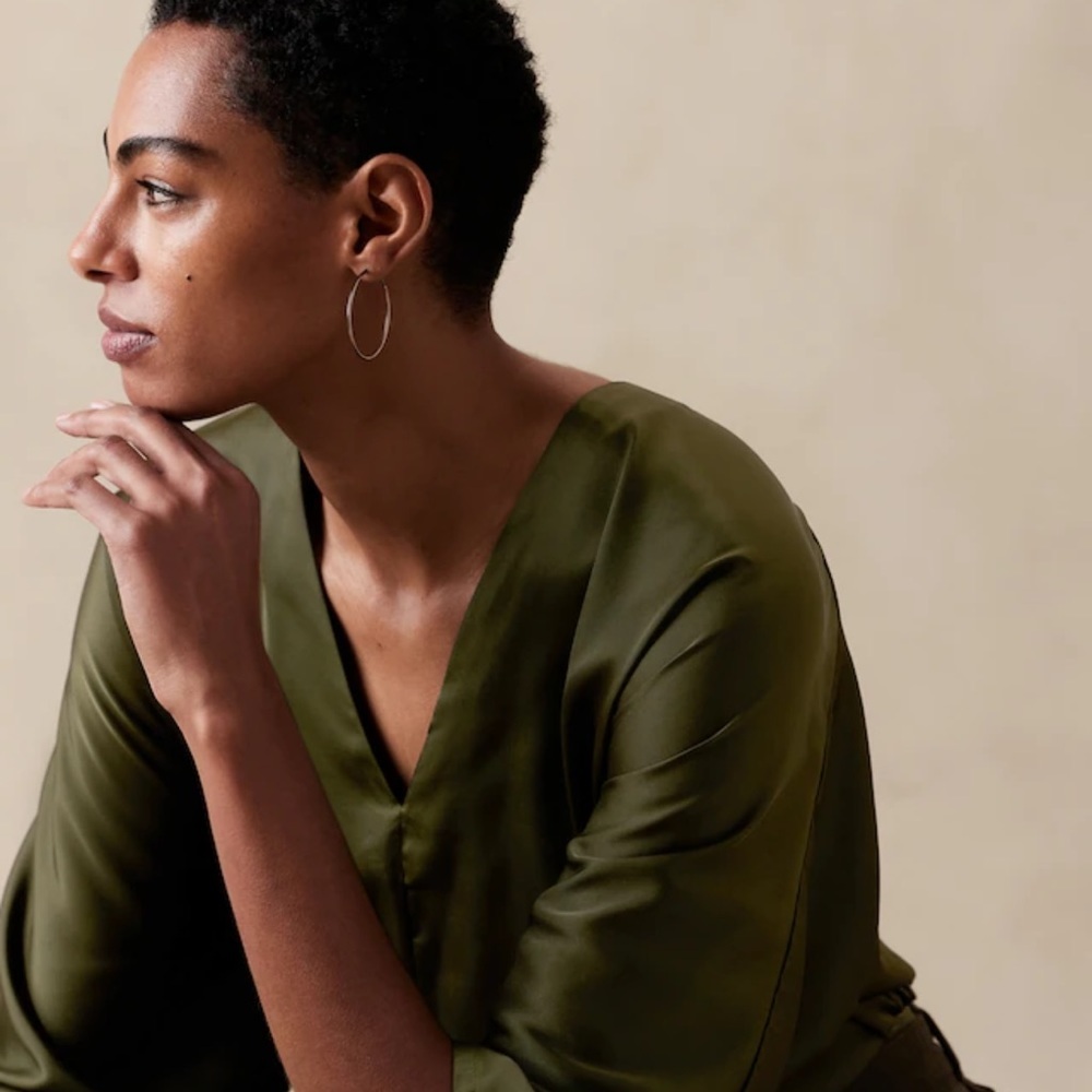 Banana Republic Olive Green Blouse - Picture 4 of 6